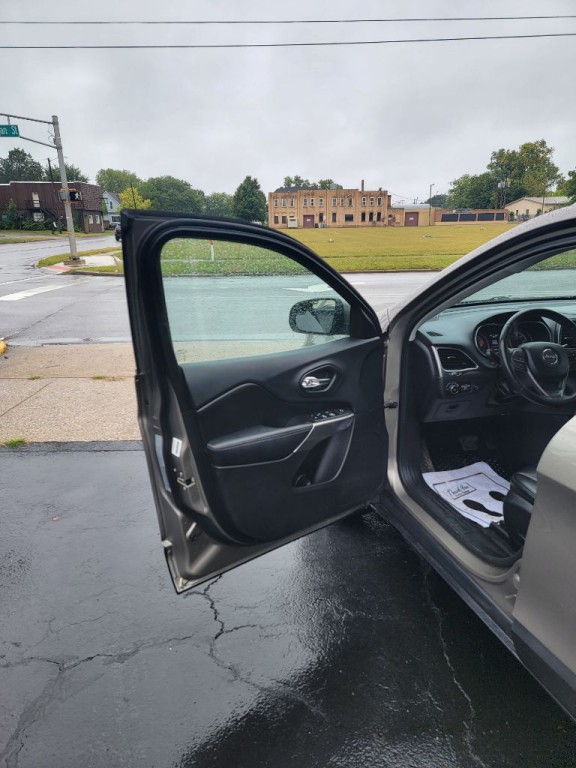 2019 Jeep Cherokee Image 7