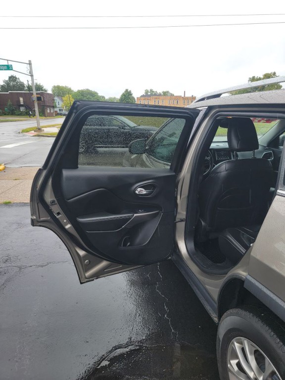 2019 Jeep Cherokee Image 8