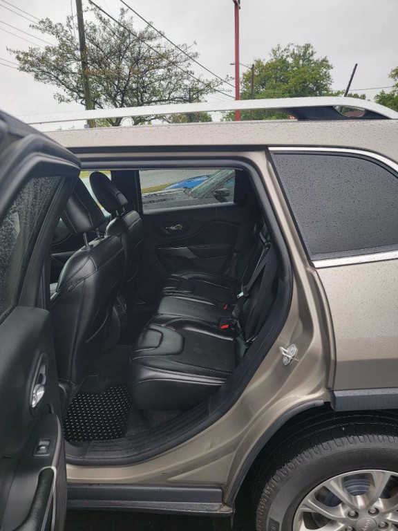 2019 Jeep Cherokee Image 9