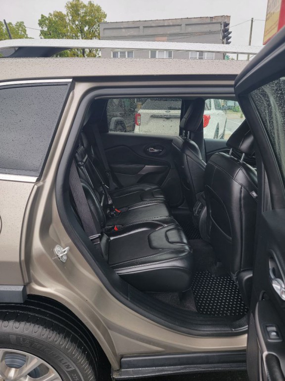 2019 Jeep Cherokee Image 43
