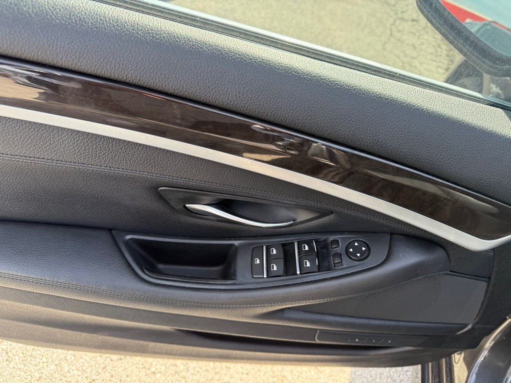 2013 BMW 5 Series Image 17