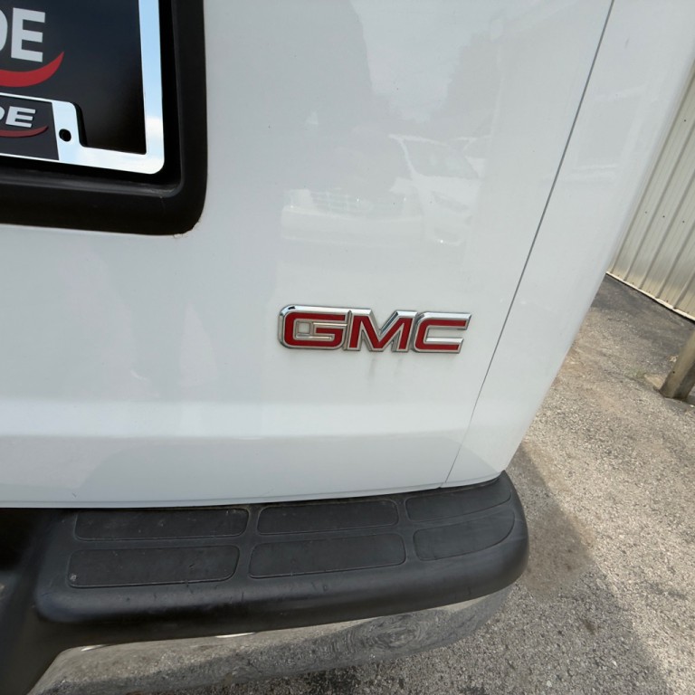 2017 GMC Savana Image 6