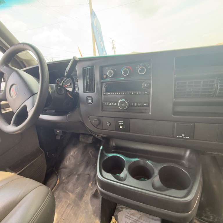 2017 GMC Savana Image 16