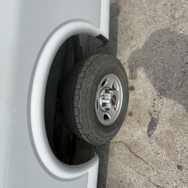 2017 GMC Savana Image 18