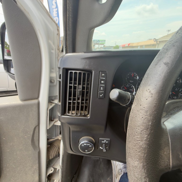 2017 GMC Savana Image 24