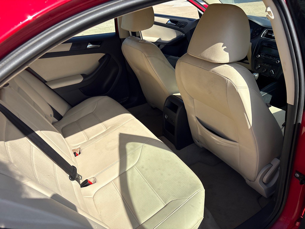 2011 Volkswagen Jetta Image 12