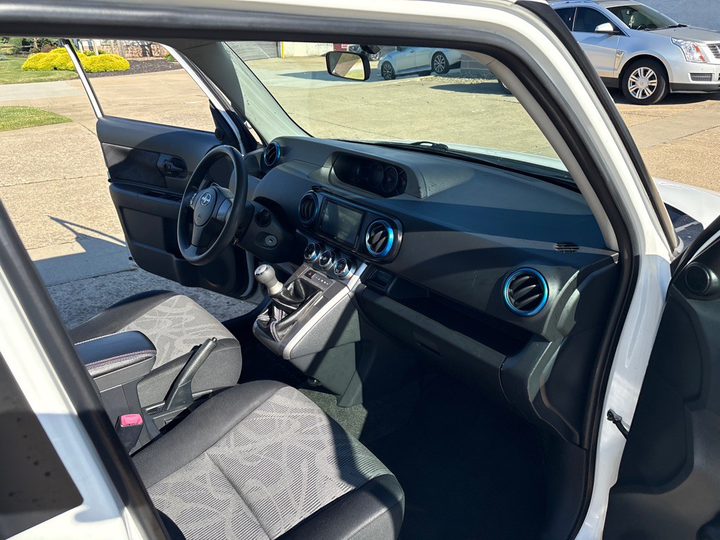 2013 Scion xB Image 10