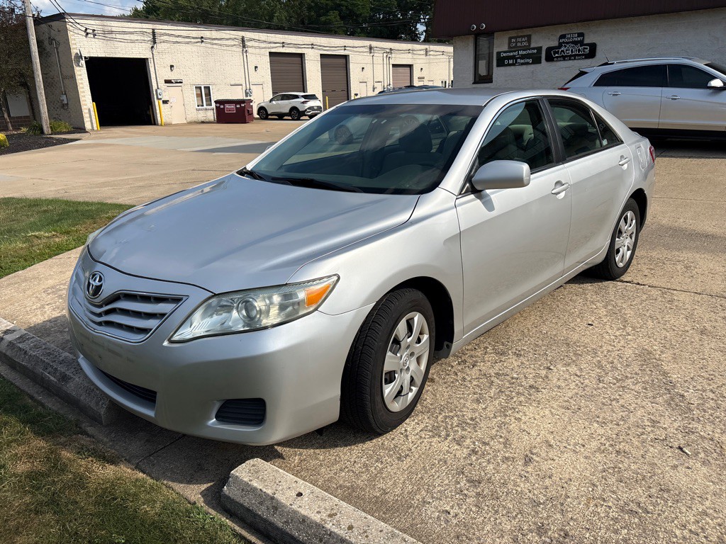 2011 Toyota Camry Image 3