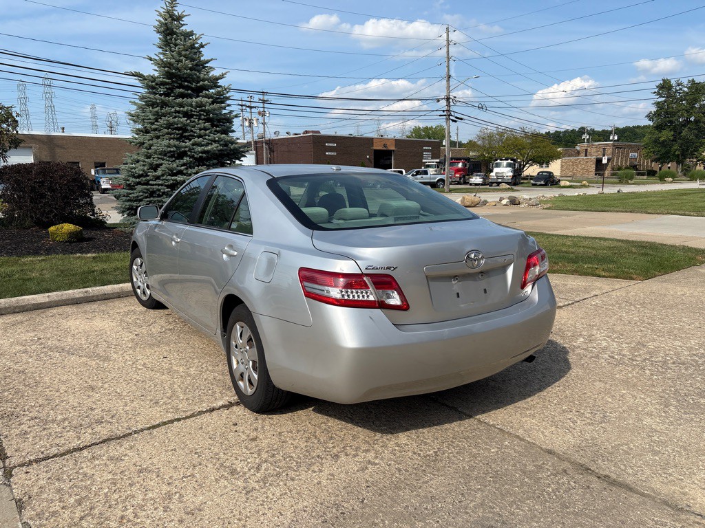 2011 Toyota Camry Image 5