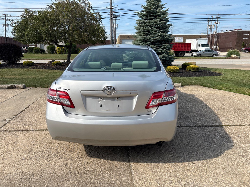 2011 Toyota Camry Image 6