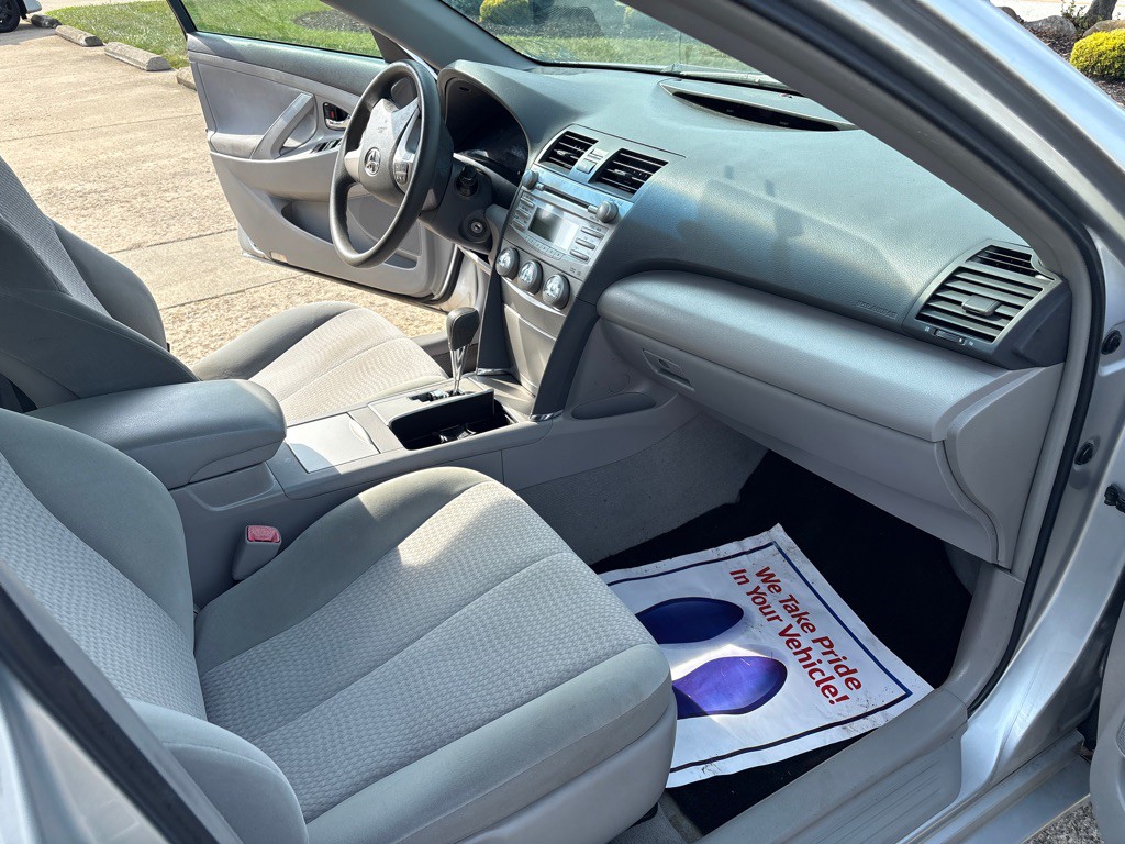 2011 Toyota Camry Image 10