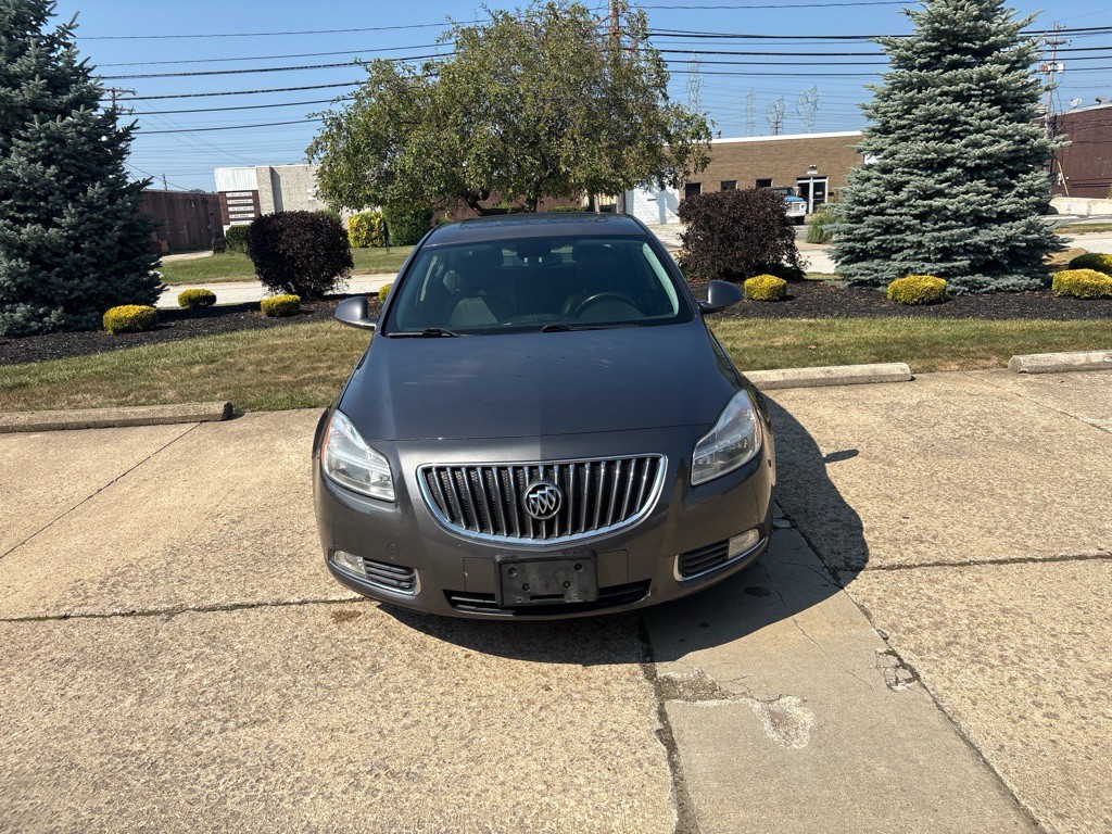 2011 Buick Regal Image 2