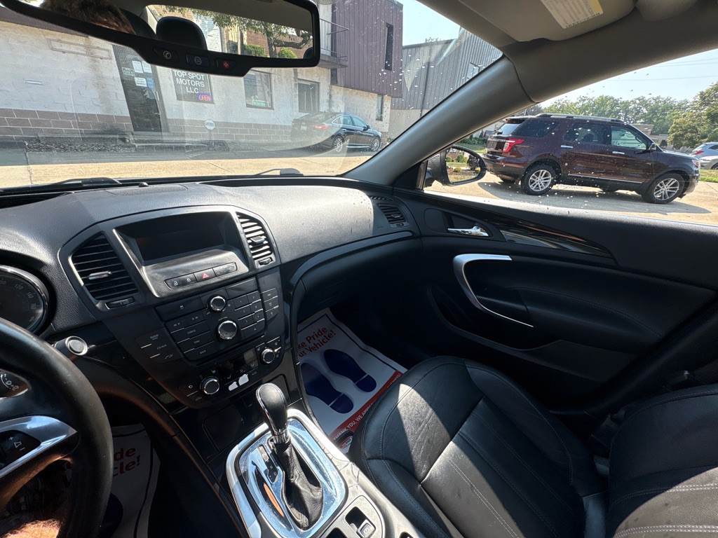 2011 Buick Regal Image 15