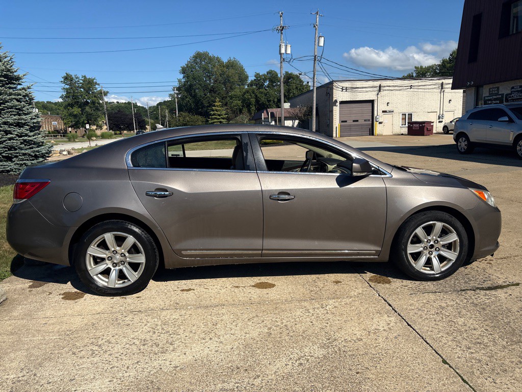 2010 Buick Lacrosse Image 8