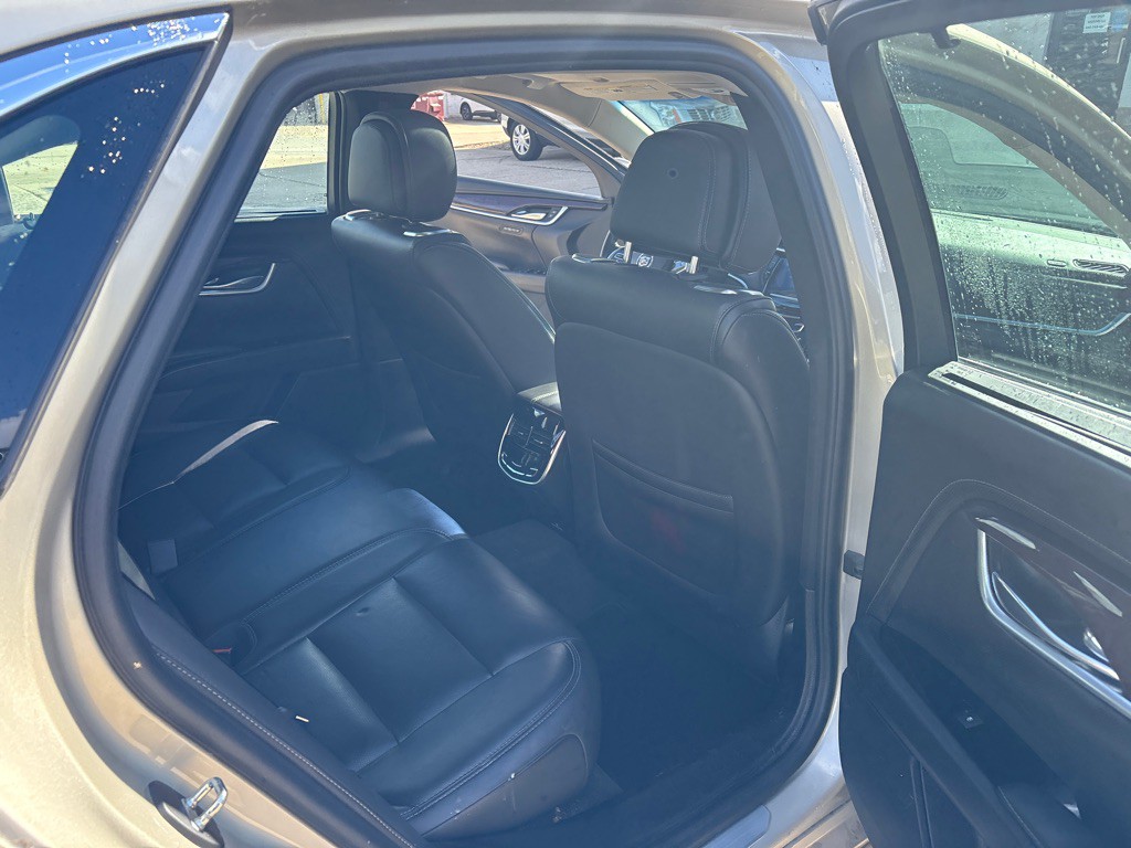 2013 Cadillac XTS Image 12