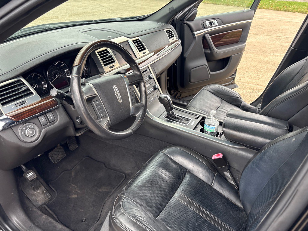 2010 Lincoln MKS Image 9