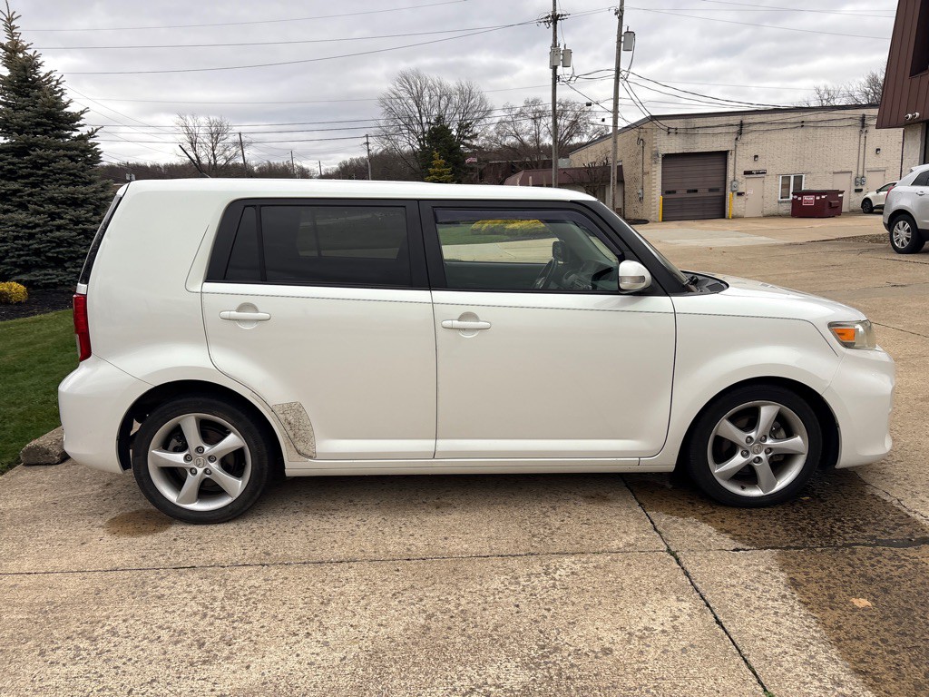 2014 Scion xB Image 8