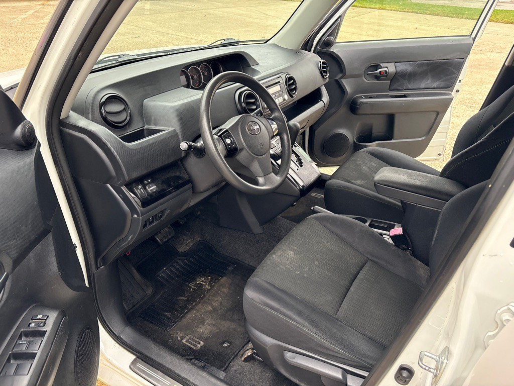 2014 Scion xB Image 9