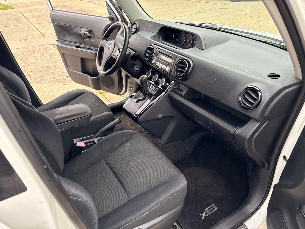 2014 Scion xB Image 10