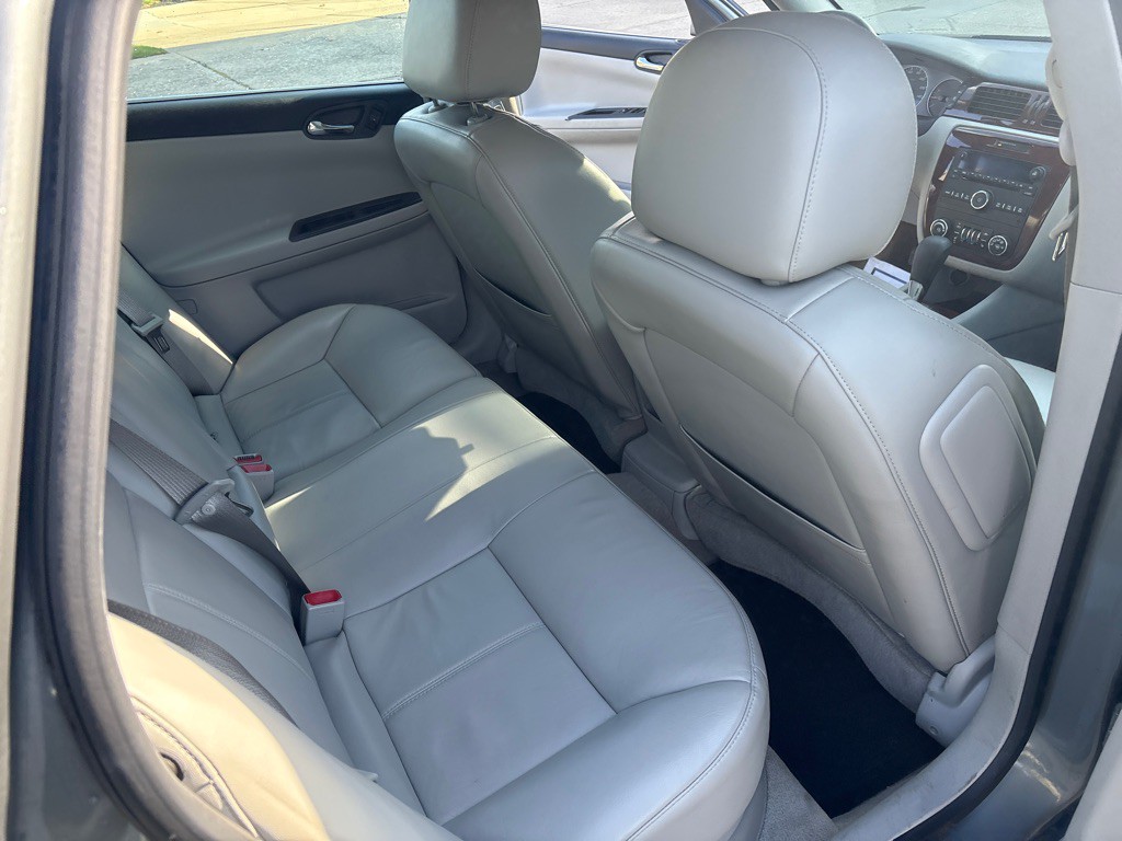 2009 Chevrolet Impala Image 12