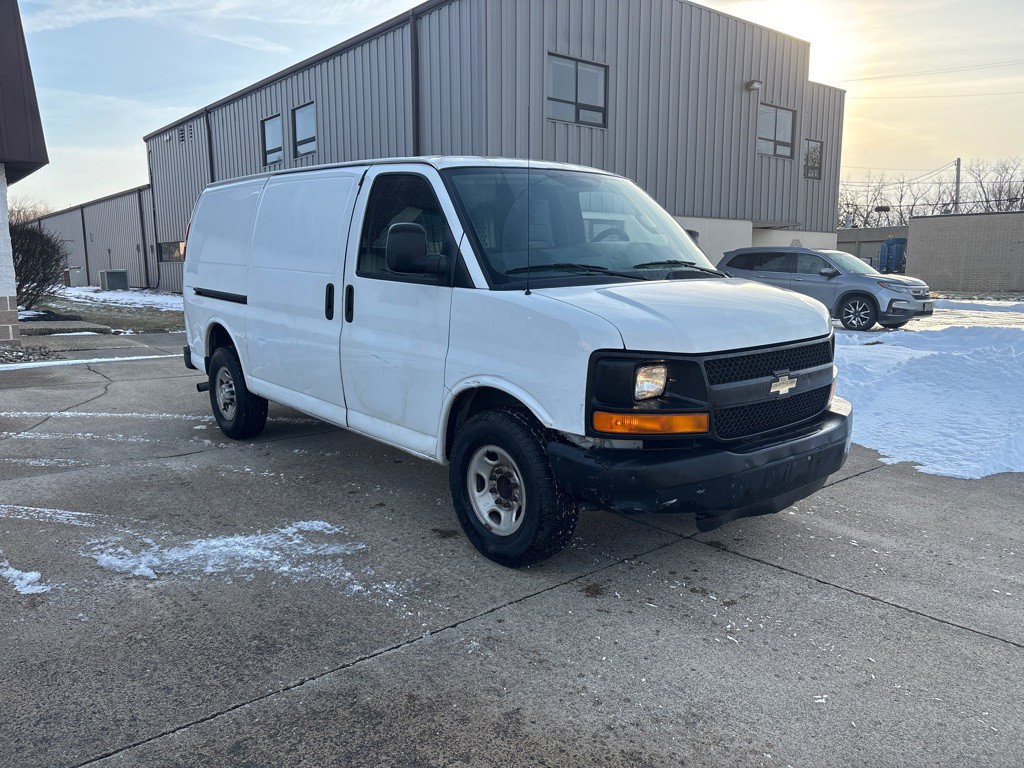 2016 Chevrolet Express Image 1