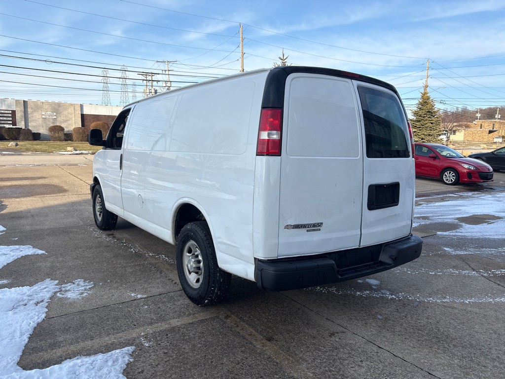 2016 Chevrolet Express Image 5