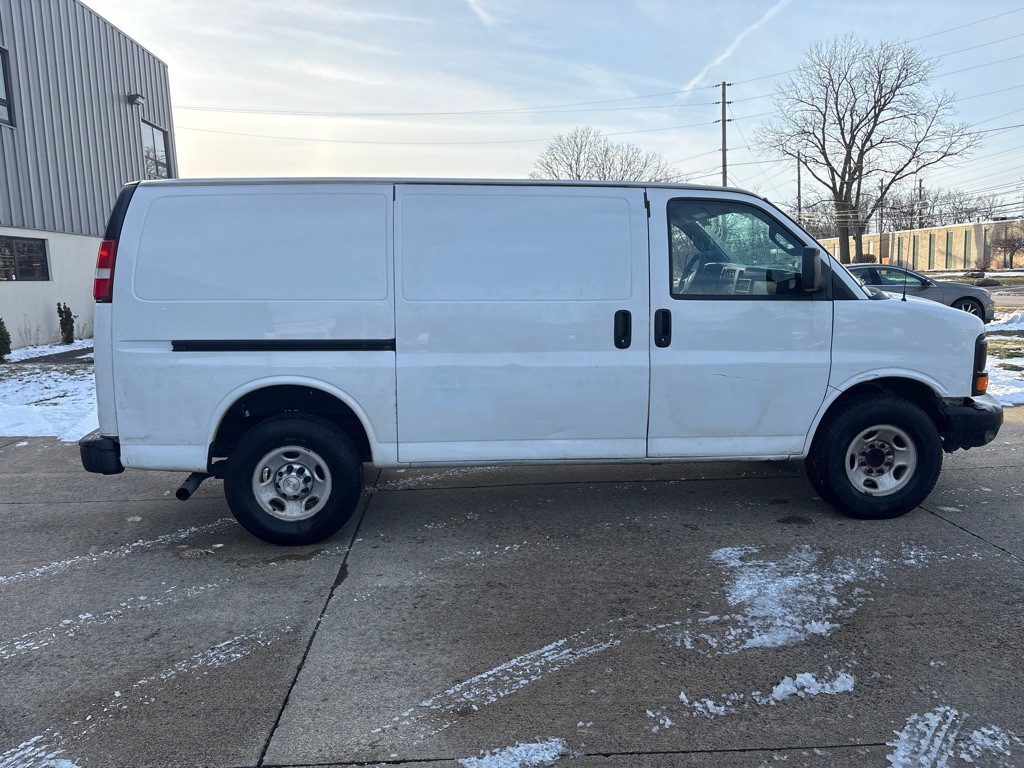 2016 Chevrolet Express Image 8