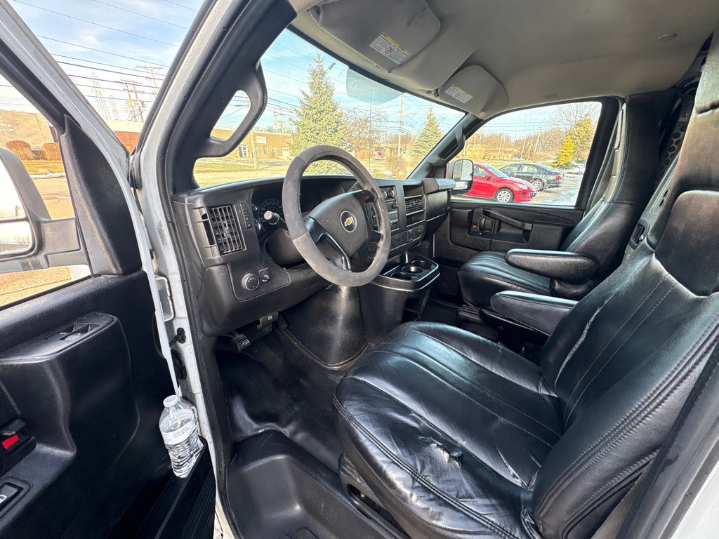 2016 Chevrolet Express Image 9