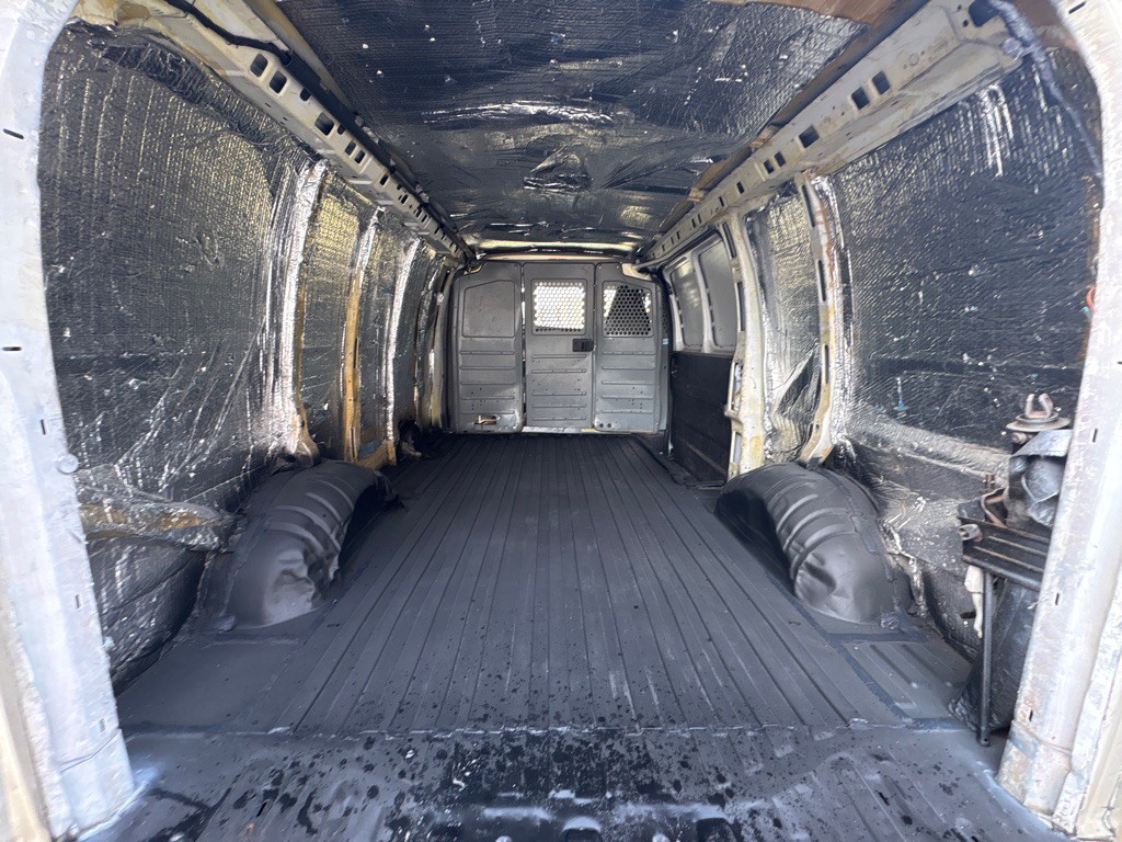 2016 Chevrolet Express Image 13