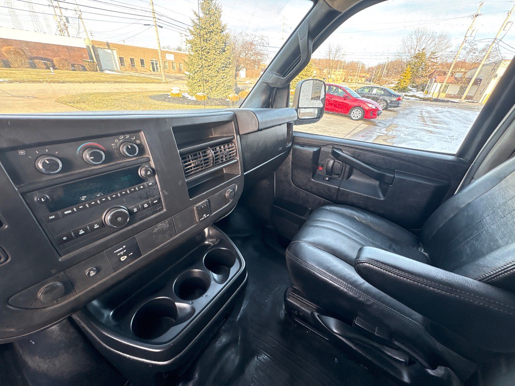 2016 Chevrolet Express Image 14