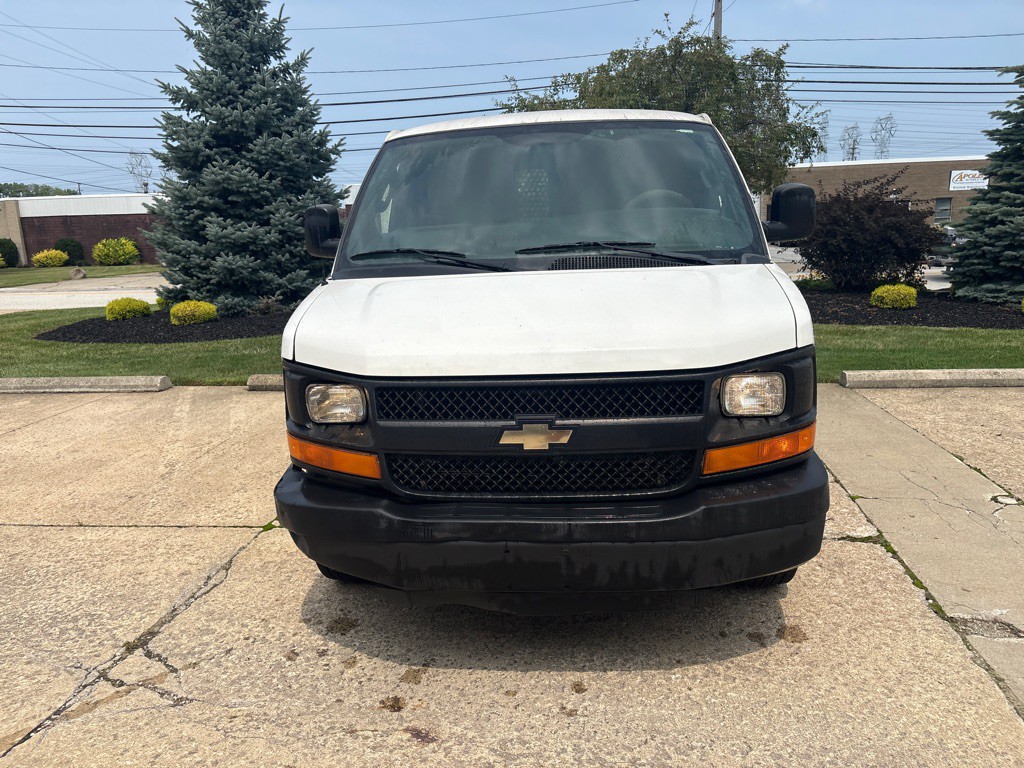 2016 Chevrolet Express Image 2