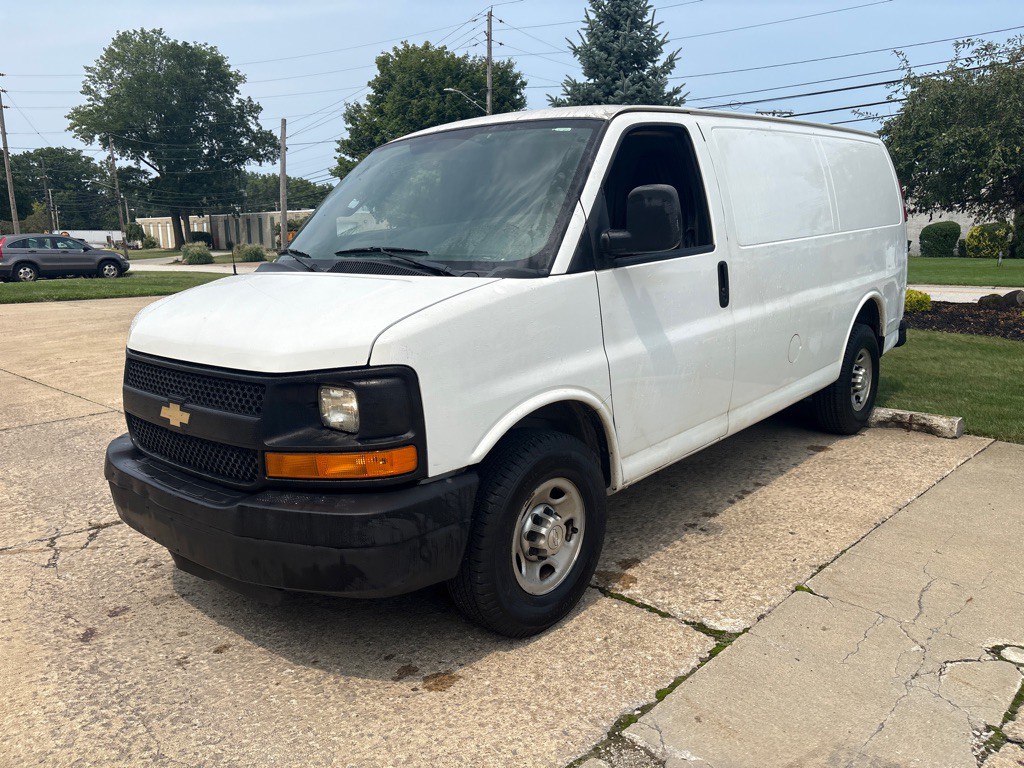 2016 Chevrolet Express Image 3