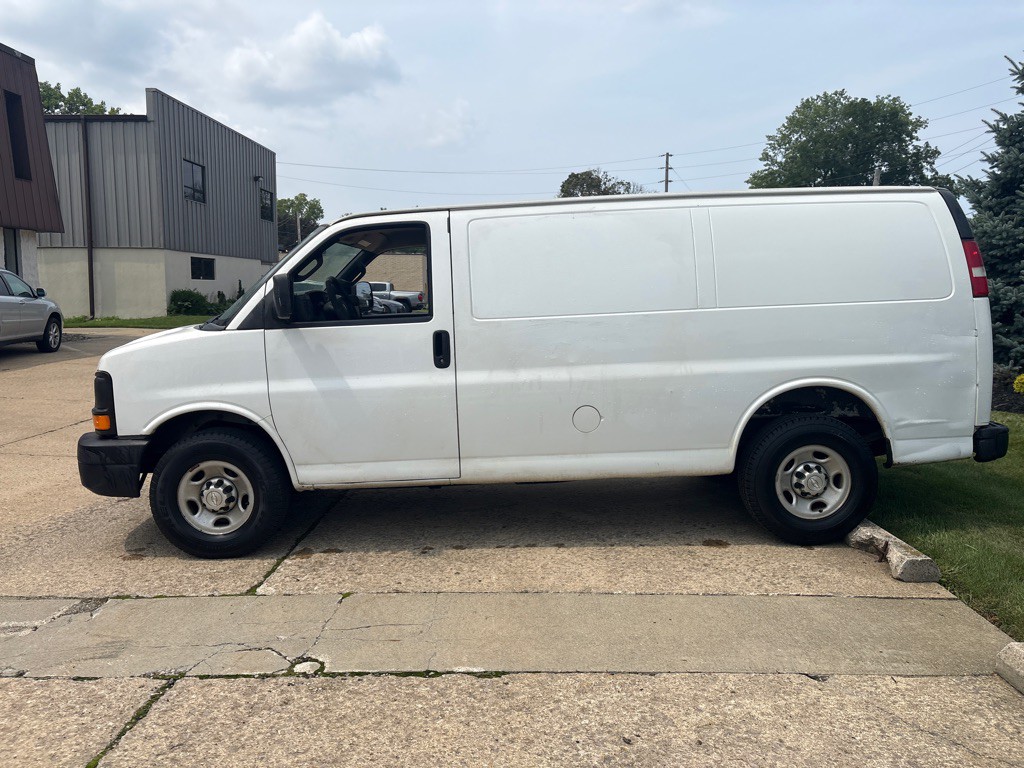 2016 Chevrolet Express Image 4