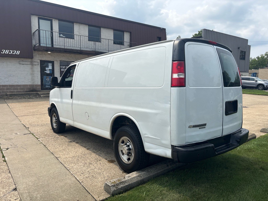 2016 Chevrolet Express Image 5