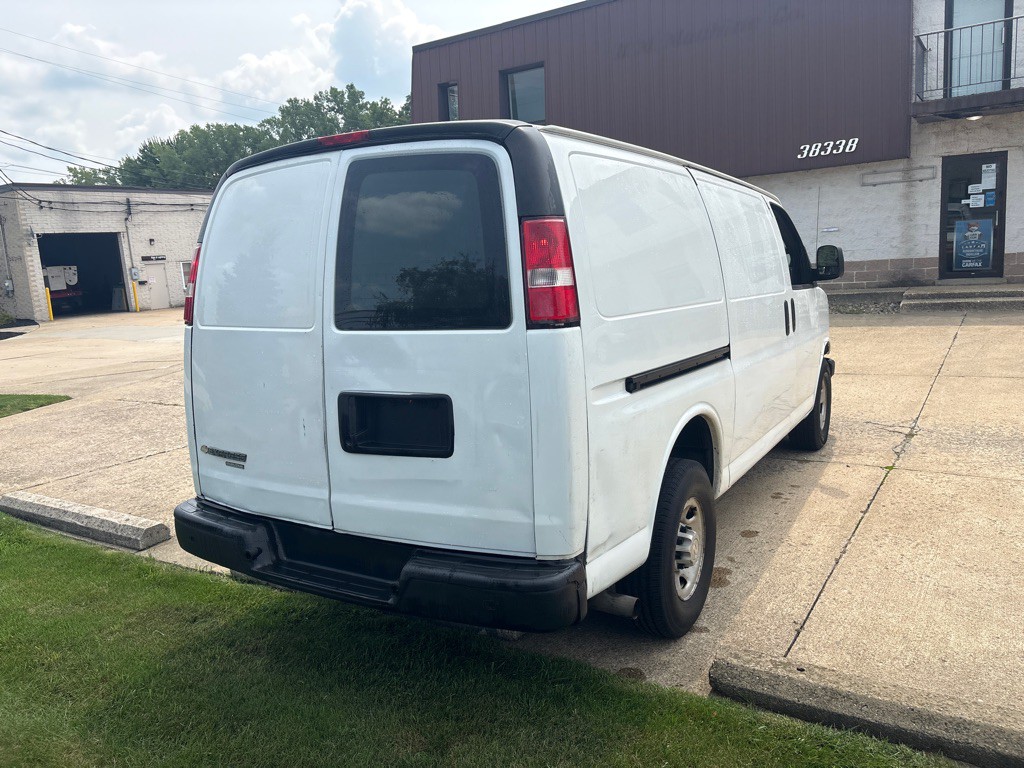 2016 Chevrolet Express Image 7
