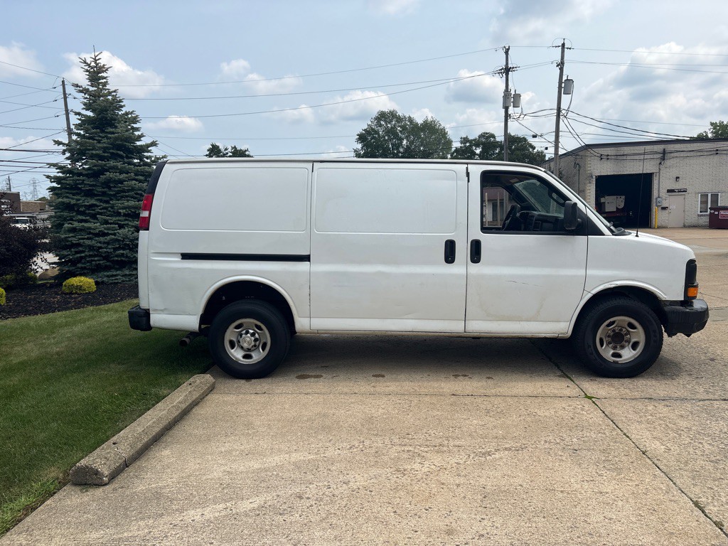 2016 Chevrolet Express Image 8