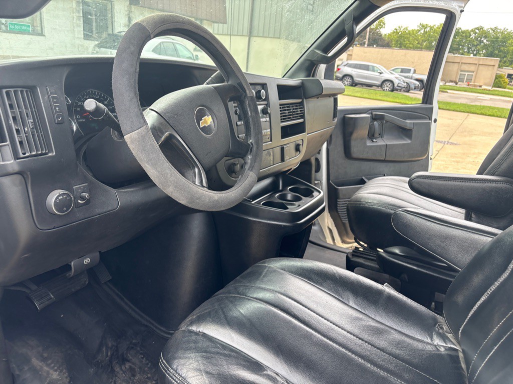 2016 Chevrolet Express Image 9