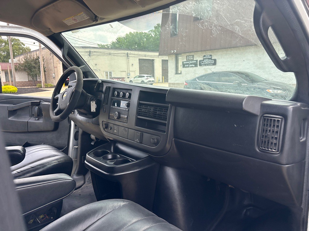 2016 Chevrolet Express Image 10