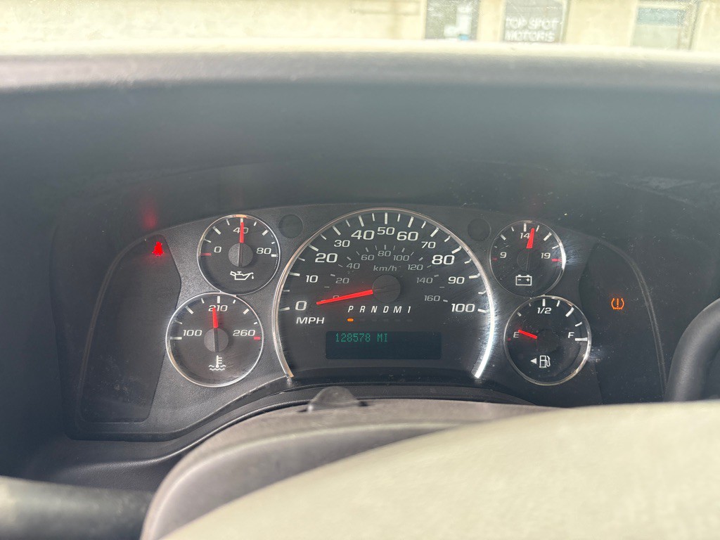 2016 Chevrolet Express Image 12