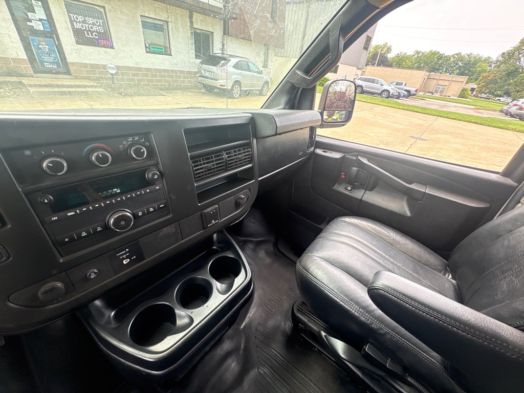 2016 Chevrolet Express Image 13