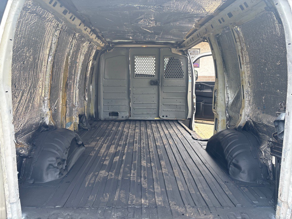 2016 Chevrolet Express Image 15