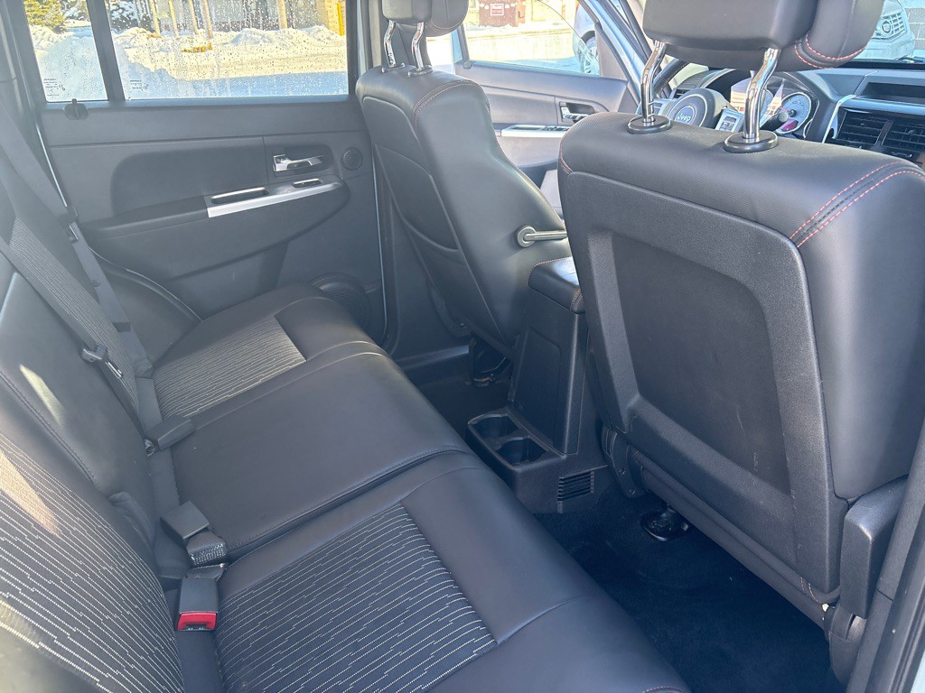 2012 Jeep Liberty Image 12