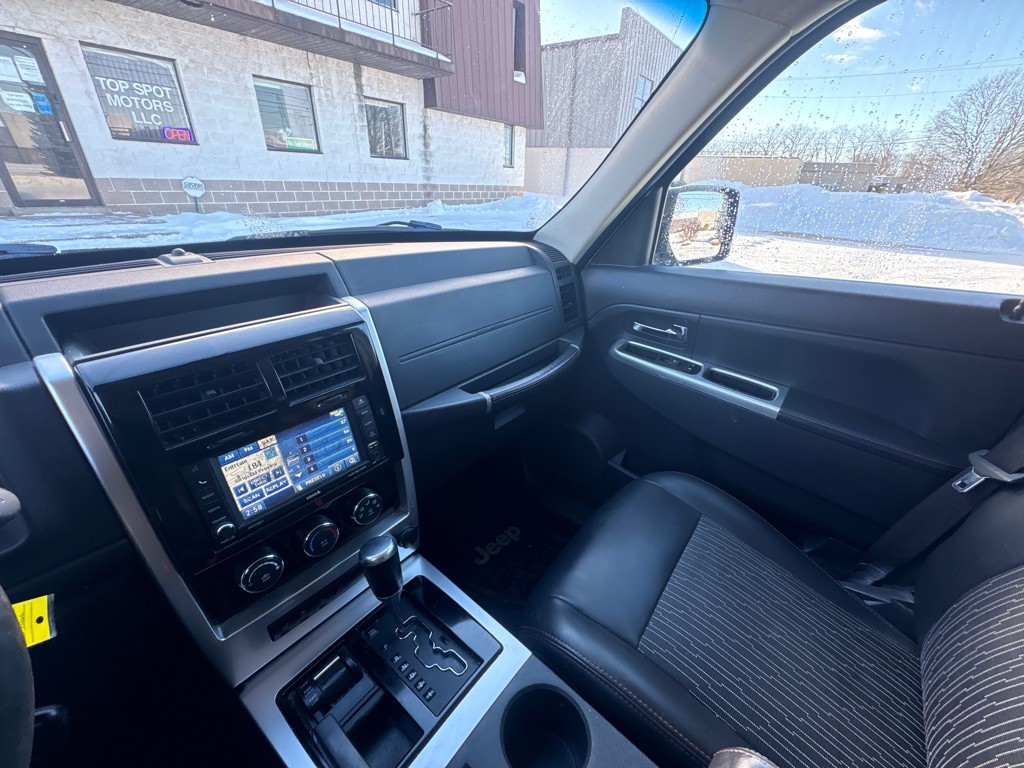 2012 Jeep Liberty Image 15