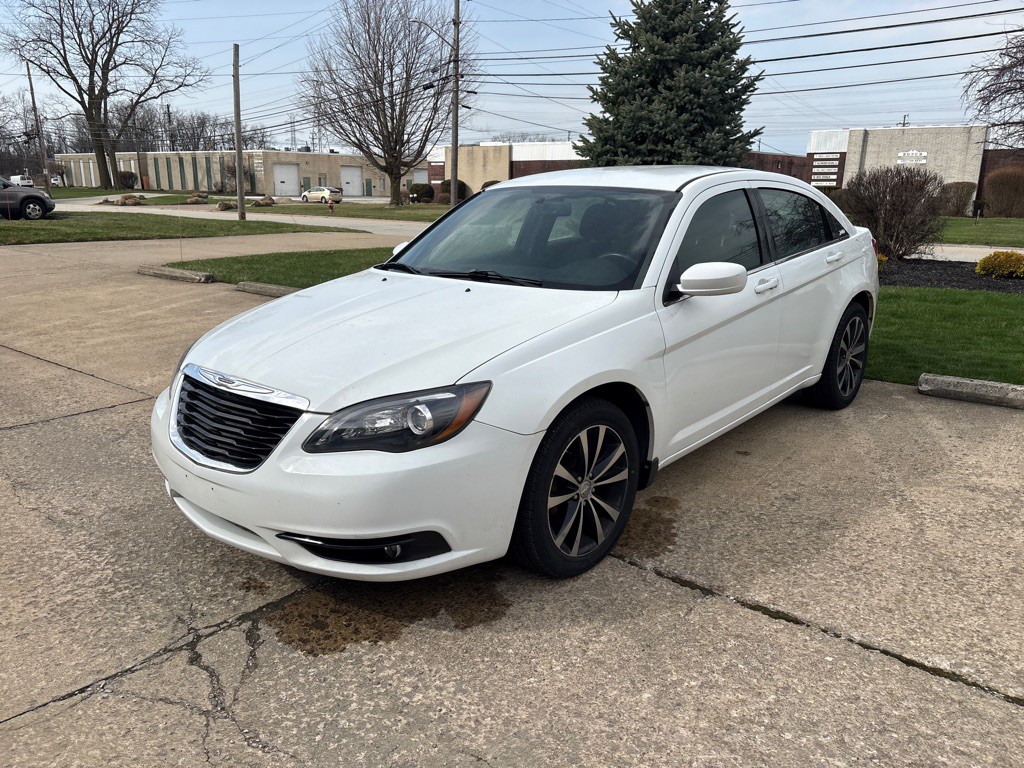 2013 Chrysler 200 Image 3