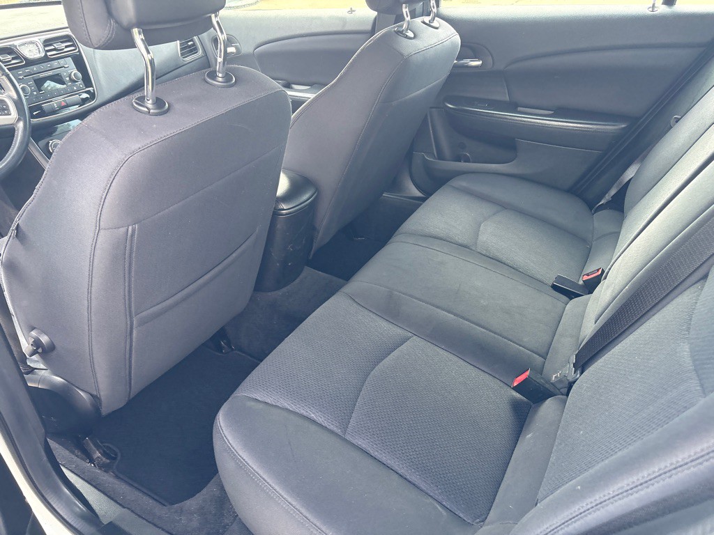 2013 Chrysler 200 Image 11