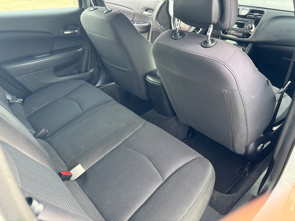 2013 Chrysler 200 Image 12