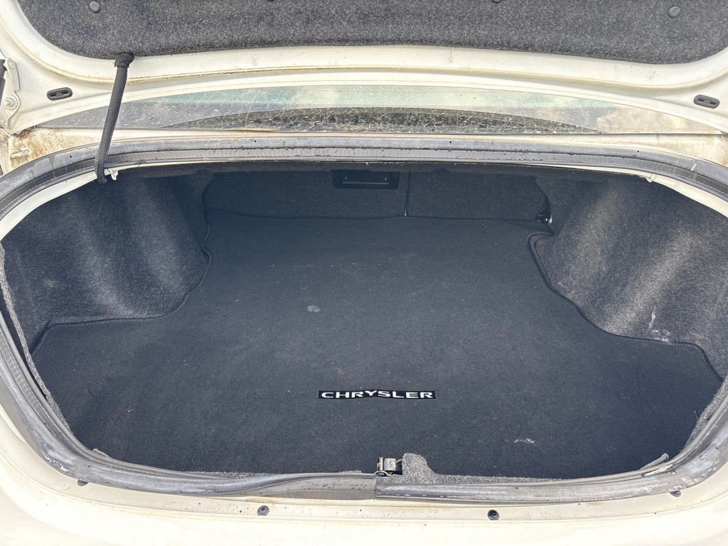 2013 Chrysler 200 Image 14