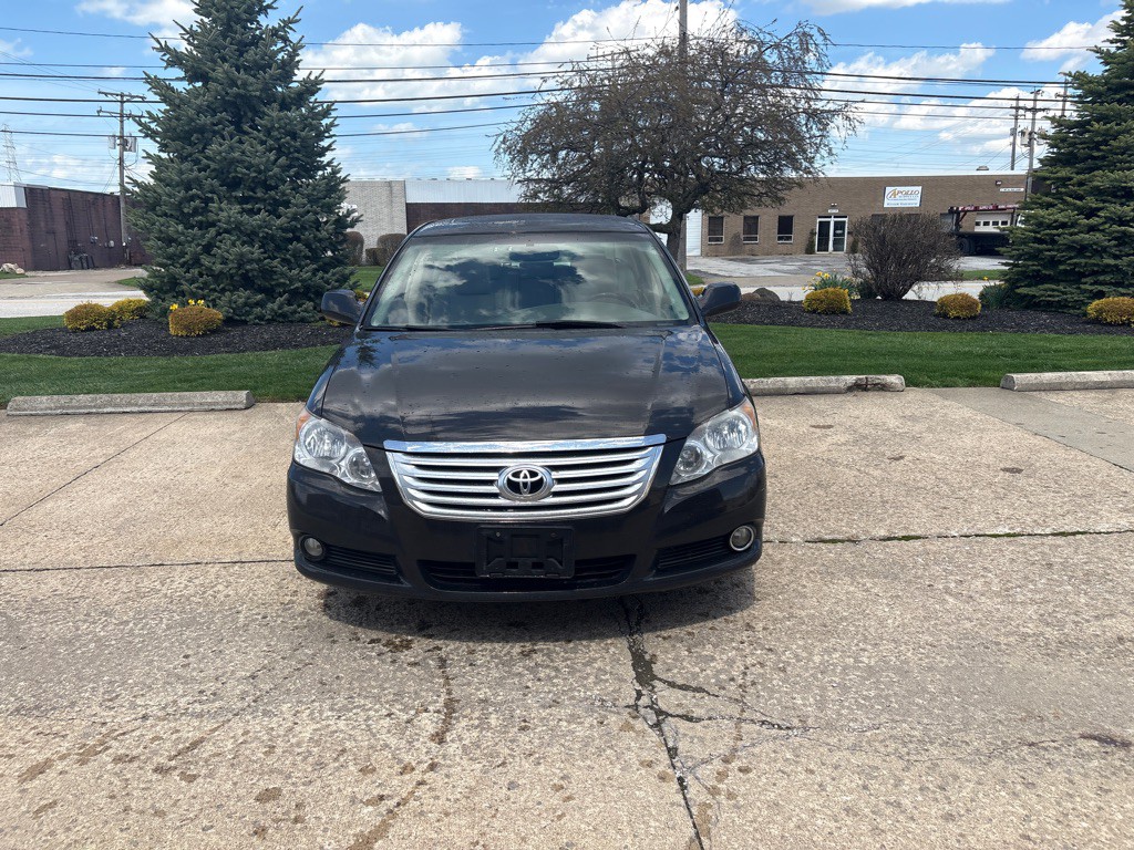 2010 Toyota Avalon Image 2