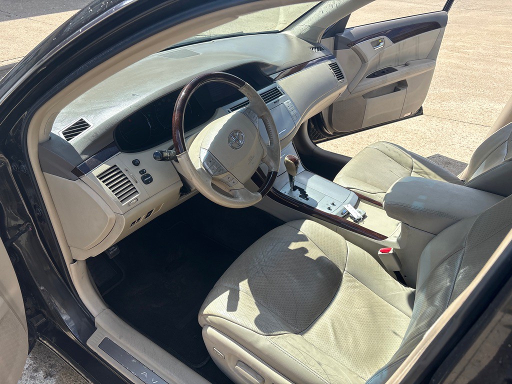 2010 Toyota Avalon Image 9