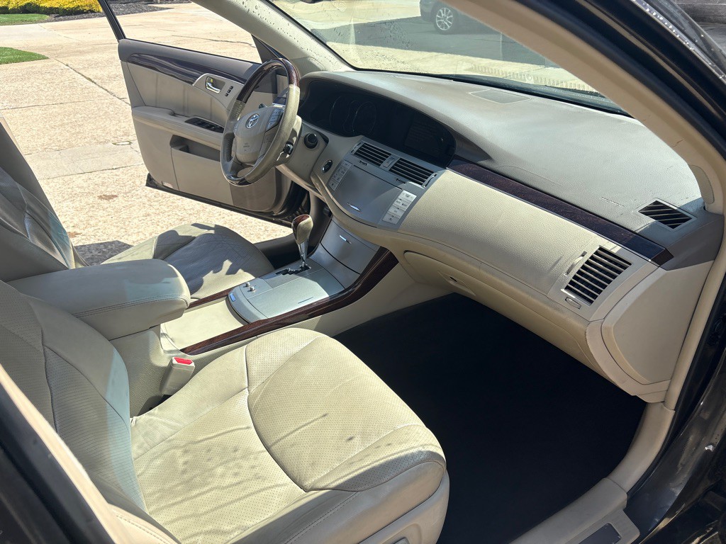 2010 Toyota Avalon Image 10